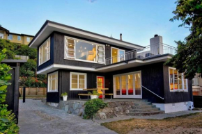 10min WalkToTown Cozy House with Spa,Patio,Parking